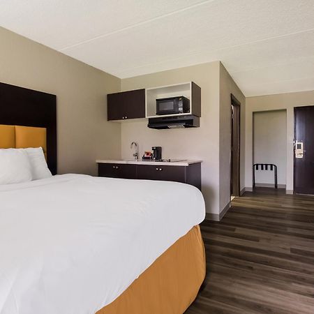 Hotel Clarion Pointe Lake Jackson Esterno foto