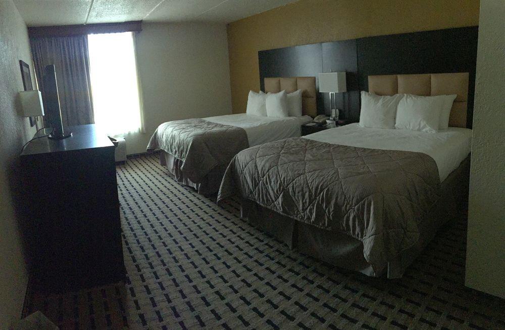 Hotel Clarion Pointe Lake Jackson Esterno foto