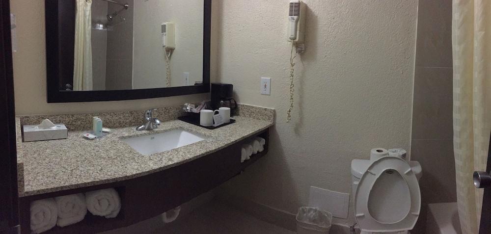 Hotel Clarion Pointe Lake Jackson Esterno foto