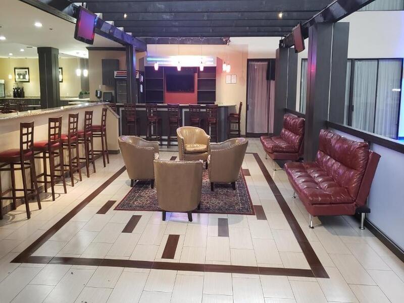 Hotel Clarion Pointe Lake Jackson Esterno foto