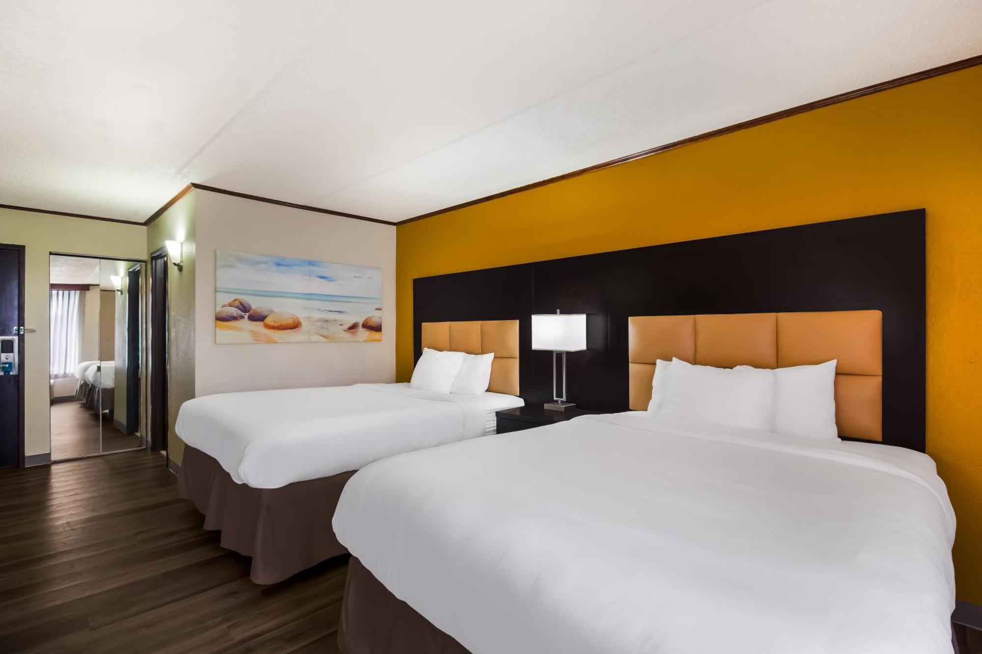 Hotel Clarion Pointe Lake Jackson Esterno foto