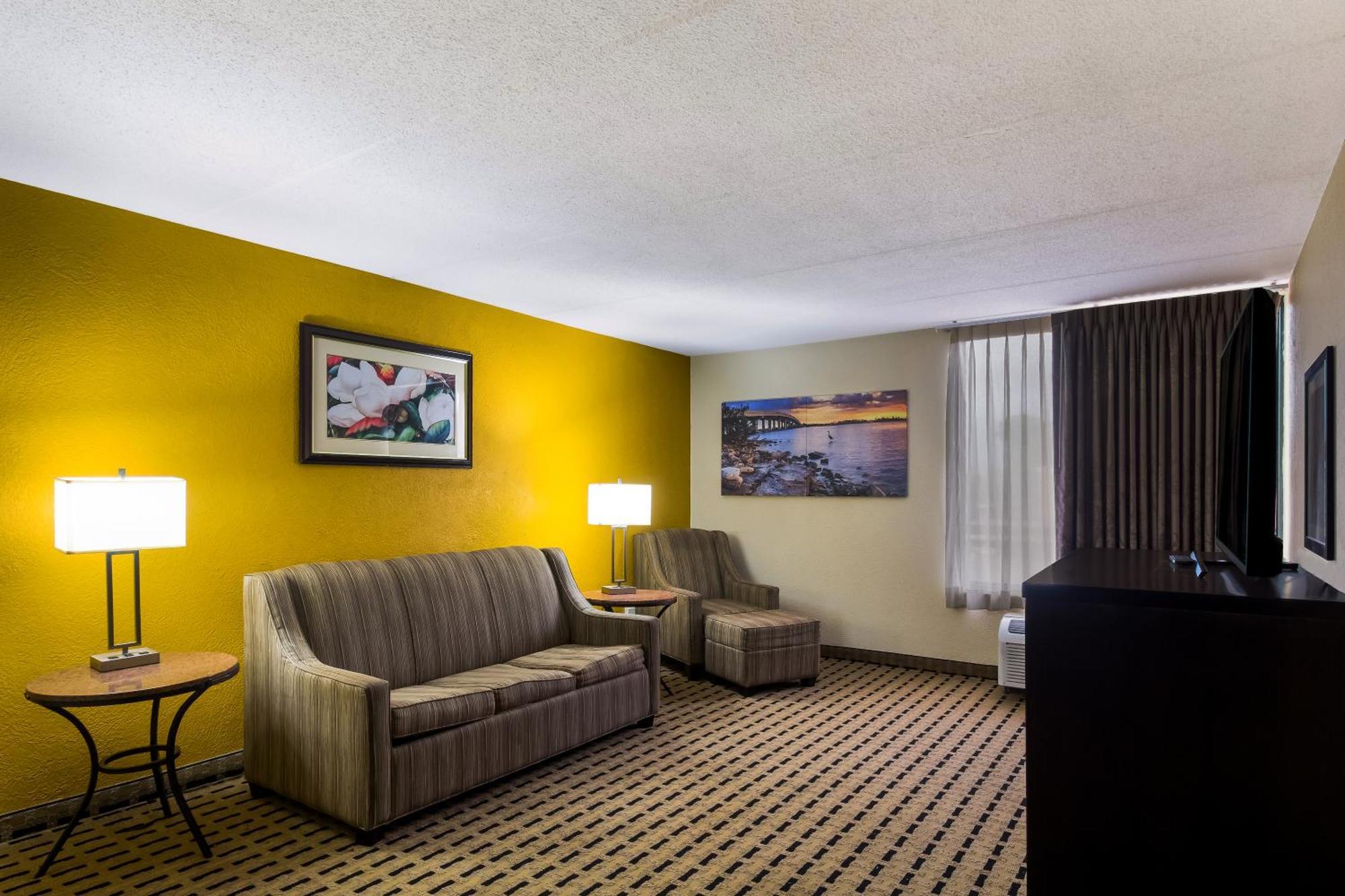 Hotel Clarion Pointe Lake Jackson Esterno foto