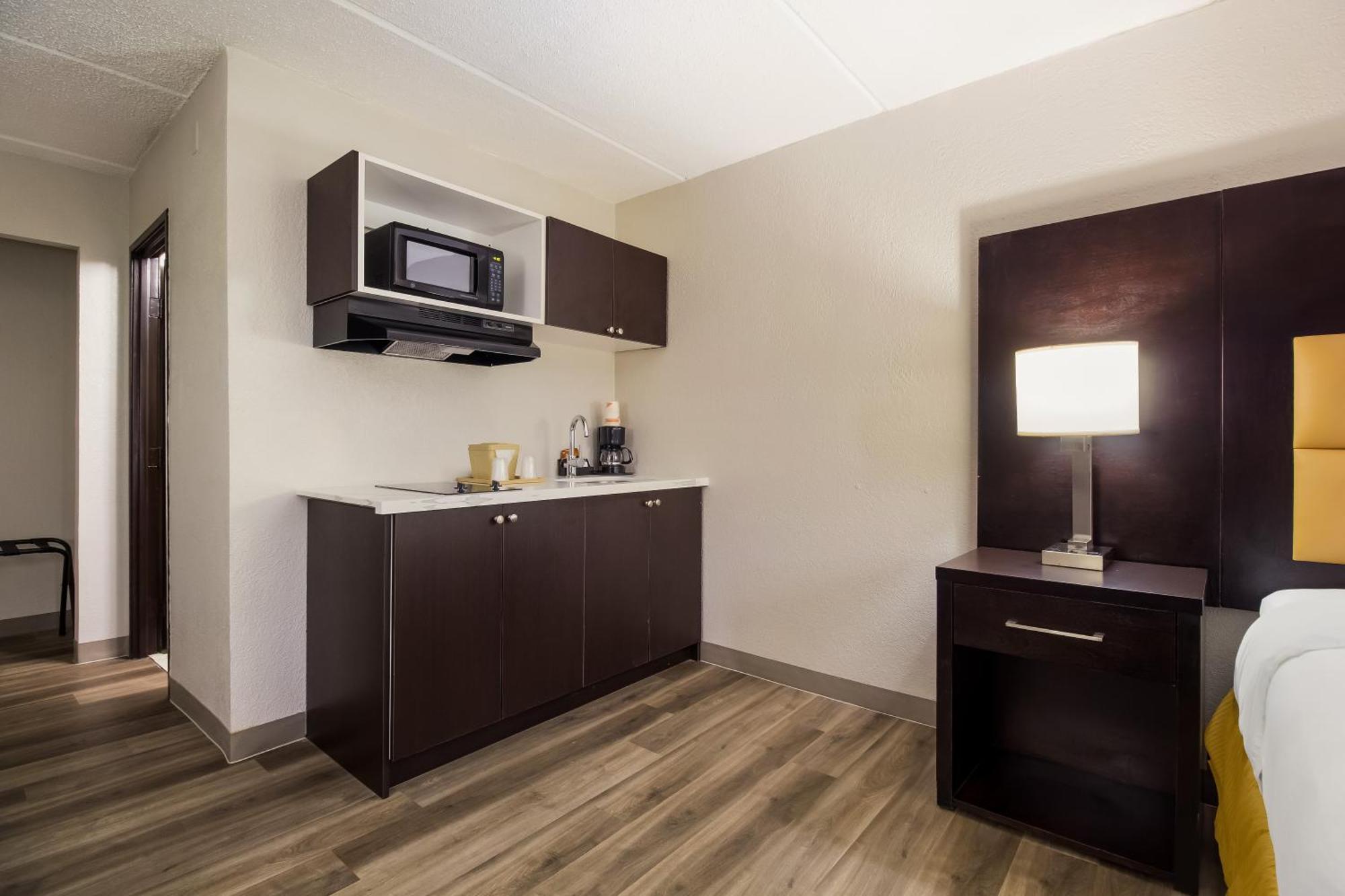 Hotel Clarion Pointe Lake Jackson Esterno foto