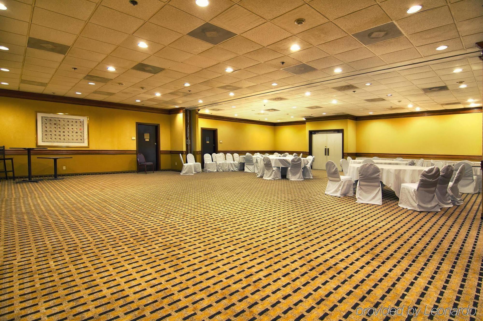 Hotel Clarion Pointe Lake Jackson Esterno foto